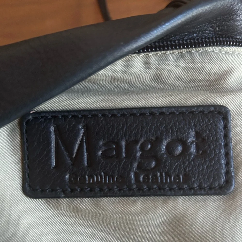 Margot Kari Leather Crossbody Bag | black